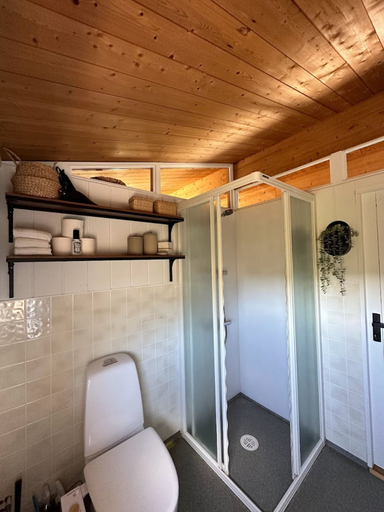 Bathroom 3, Hestaland Horse Farm Cottage, Borgarbyggð