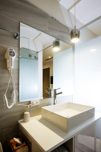 Bathroom 4, Queen Hotel II, Taipei City