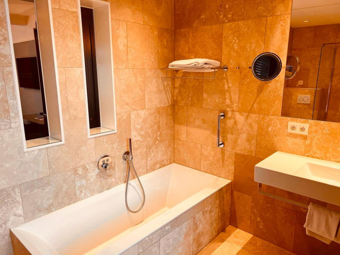 Bathroom 3, Gatsby Hotel, West-Vlaanderen
