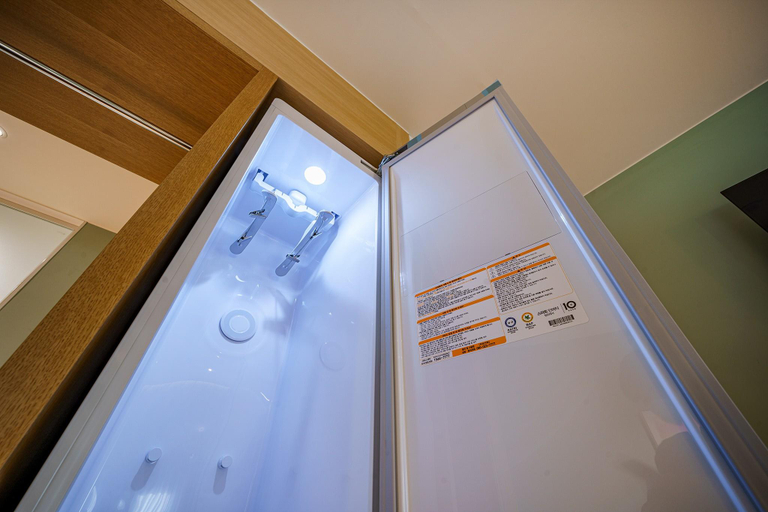 Bathroom 4, Daegu Suseong Brown Dot, Buk