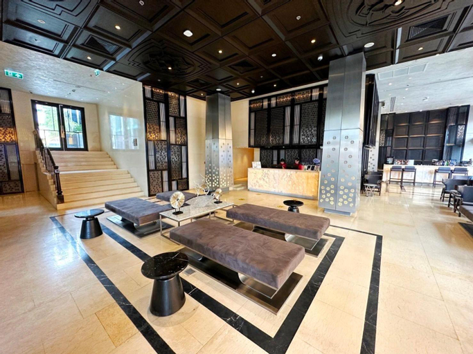 Public Area 2, Ayathorn Bangkok, Pom Pram Sattru