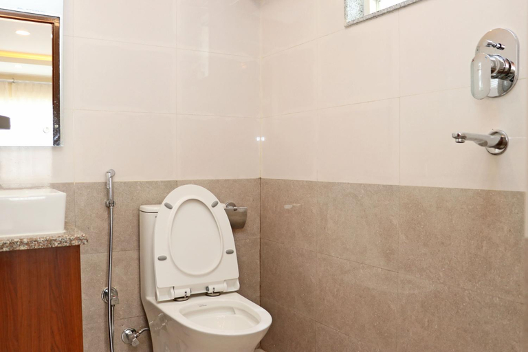 Bathroom 2, Hotel Nilakantha, Bagmati