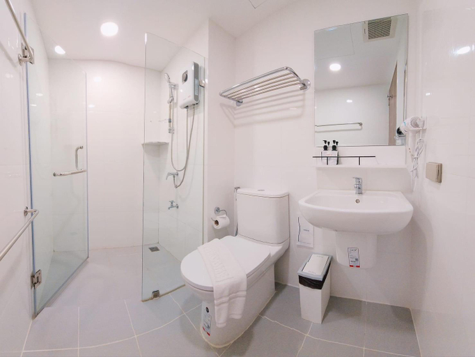 Bathroom 4, Nakara Hotel, Ubon Ratchathani, Muang Ubon Ratchatani