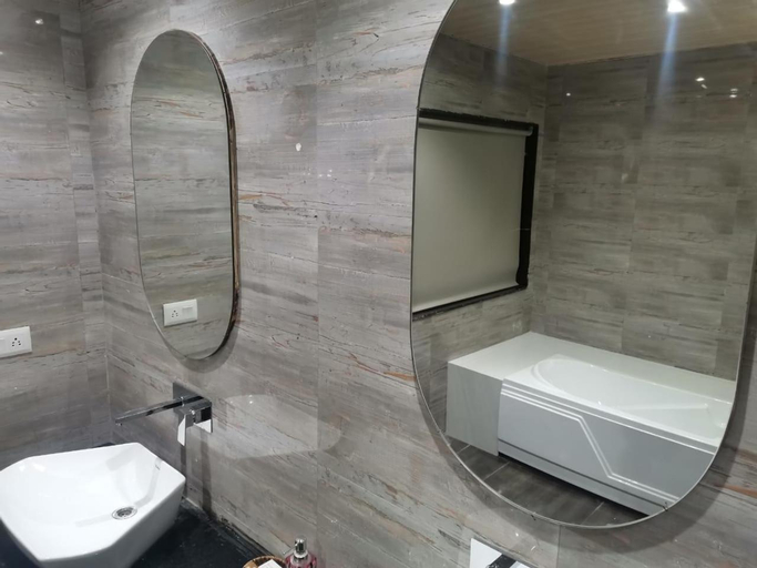Bathroom 5, Ratnapriya hotel and resort, Ujjain