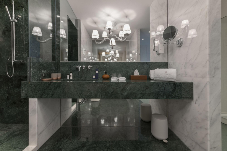 Bathroom 5, Iniala Harbour House