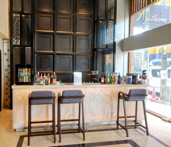 Food & Drinks 5, Ayathorn Bangkok, Pom Pram Sattru