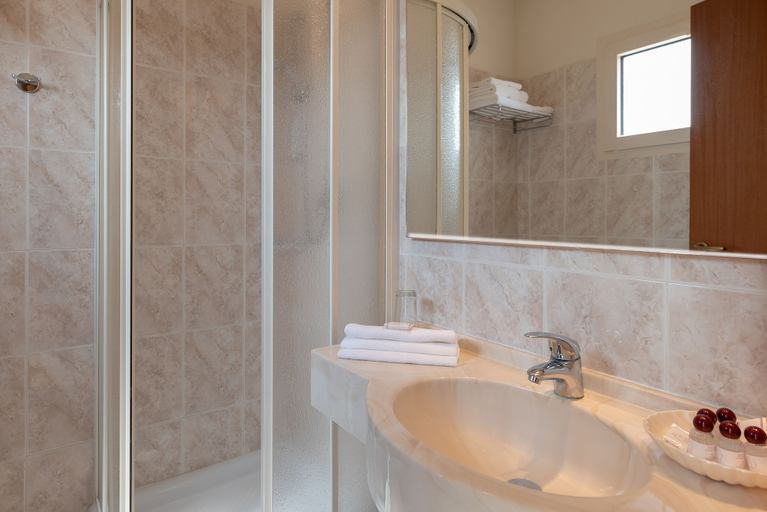 Bathroom 3, hoteltiffany, Rimini