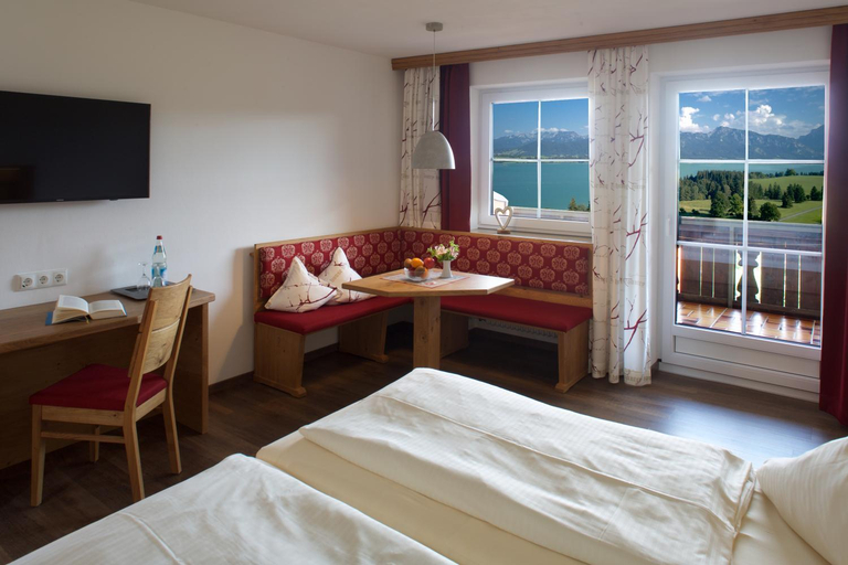 Bedroom 3, Landhotel Schwarzenbach - Wellness & Spa, Ostallgäu