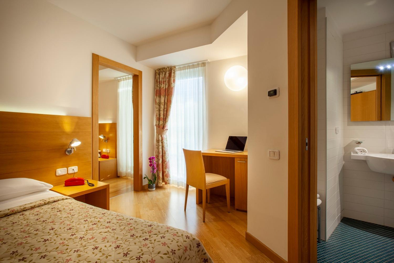 Bedroom 4, Romanda, Trento