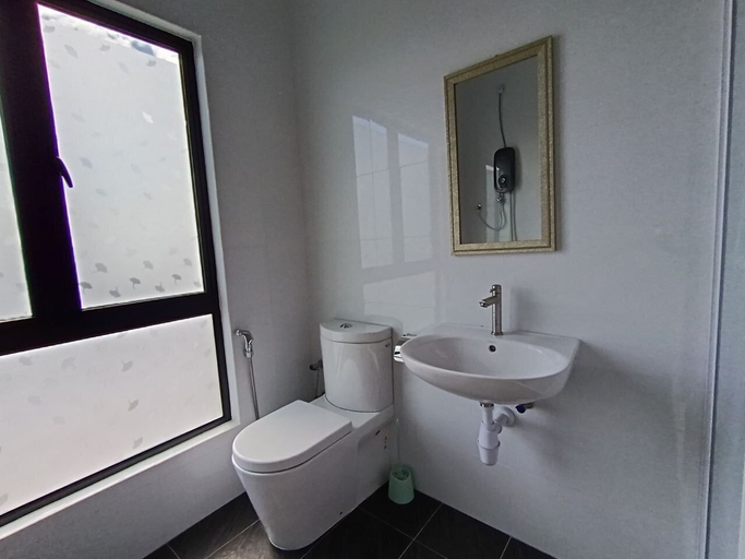 Bathroom 5, The Horizon Ipoh Dual L12 by Grab A Stay, Kinta