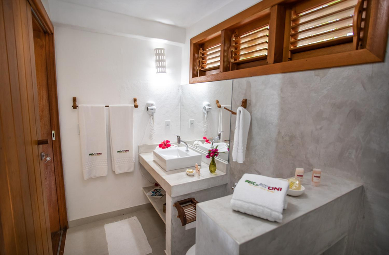 Bathroom 4, Pousada Rigatoni, Porto Seguro