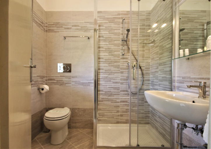 Bathroom 4, Hotel Coluccini, Lucca