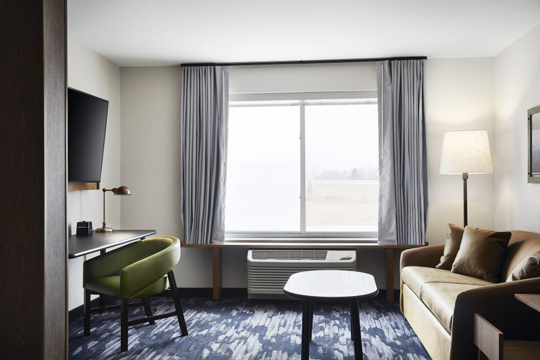 Bedroom 3, Fairfield Inn & Suites by Marriott Sheboygan, Sheboygan