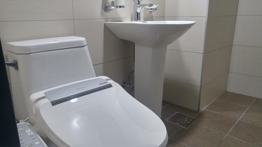 Bathroom 9