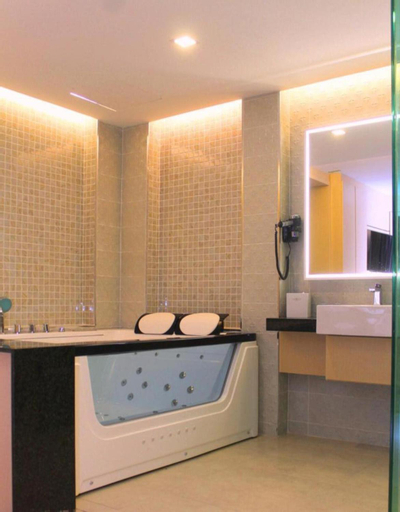Bathroom 16