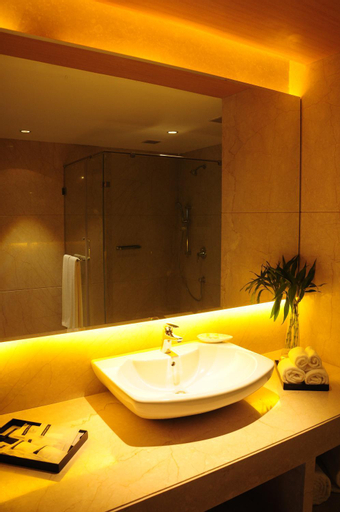 Bathroom 9