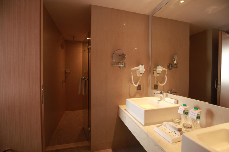 Bathroom 13