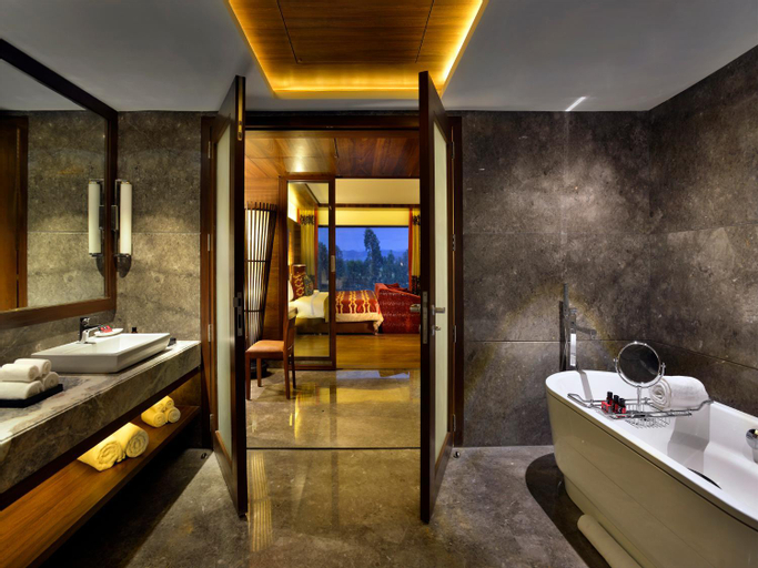 Bathroom 18