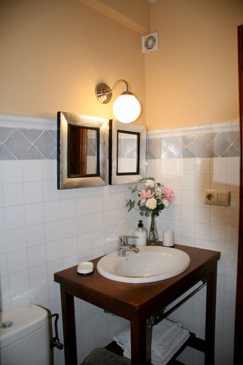 Bathroom 3, Apartamentos Rurales La Bardenilla, Asturias