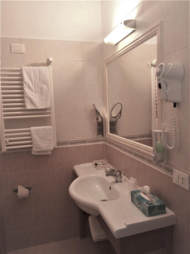 Bathroom 4, Casale Certosa, Rome
