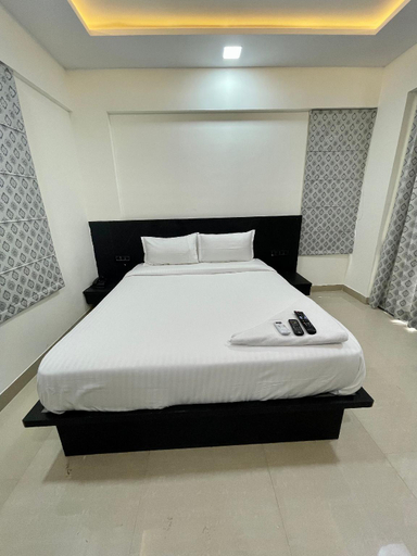 Bedroom 4, StayBird Silver Oak An Apartment Hotel, Pune