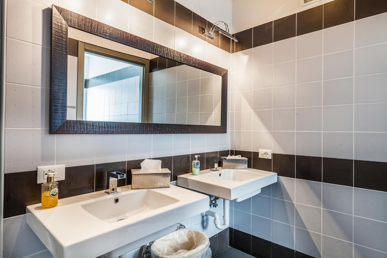 Bathroom 4, Hotel Residence Hibiscus, Nuoro