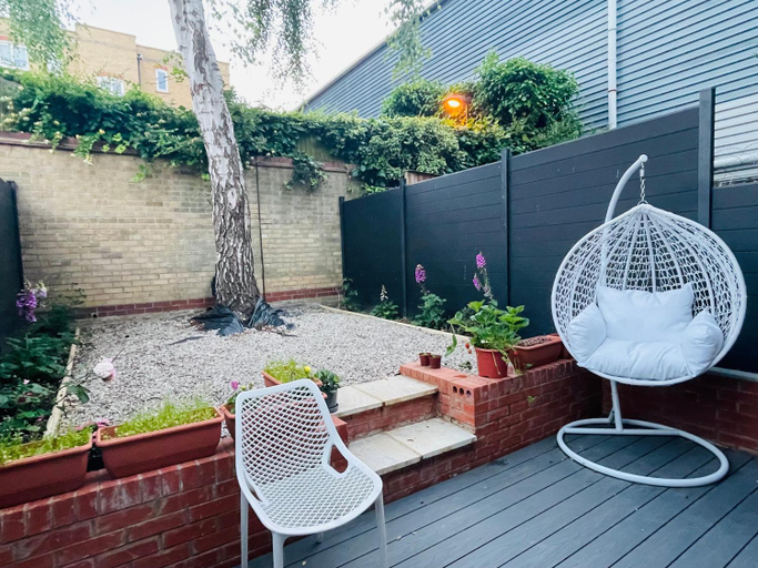 Others 3, Riverside Deluxe Double Room E14, London