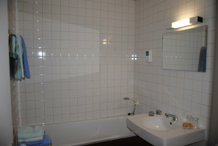 Bathroom 3, Hotel des Lacs, Haute-Savoie