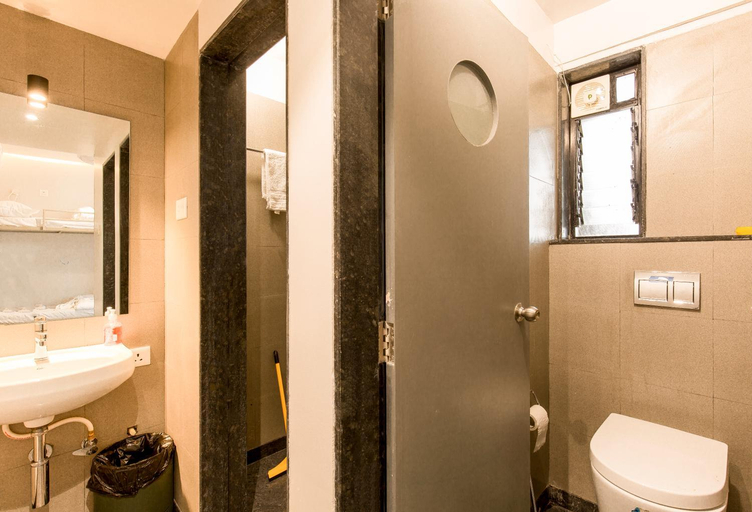 Bathroom 3, Zostel Plus Panchgani, Satara