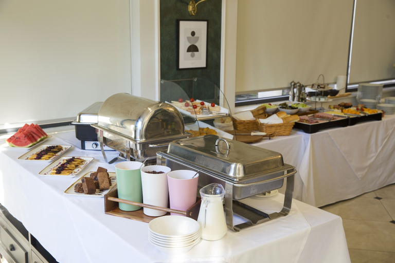Food & Drinks, Hotel Crown
