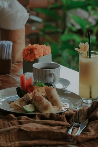 Food & Drinks 12