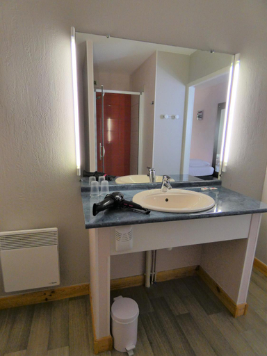 Bathroom 4, Hotel Azur Saint Junien Cit'Hotel, Haute-Vienne