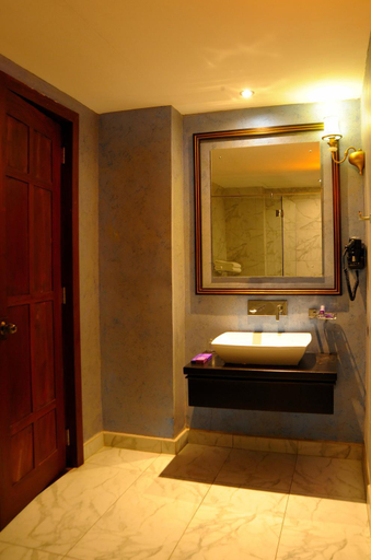 Bathroom 4, The Steuart by Citrus, Colombo