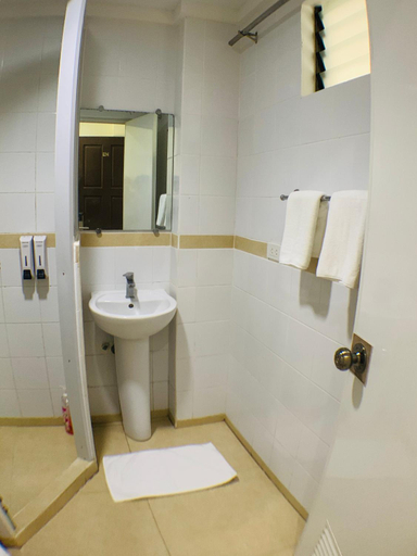 Bathroom 5, Arkipelago Divers and Beach Resort, Puerto Galera