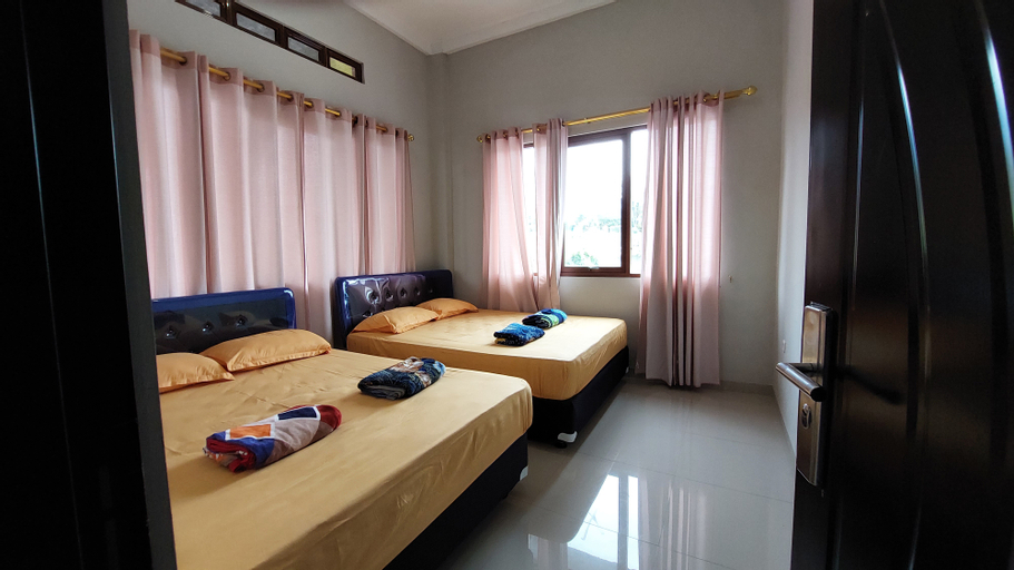 Bedroom 2, Best Resort, Malang