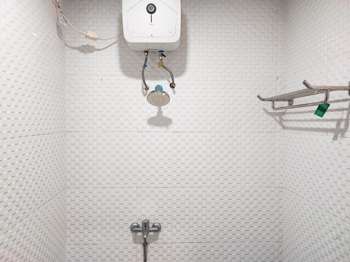Bathroom 14