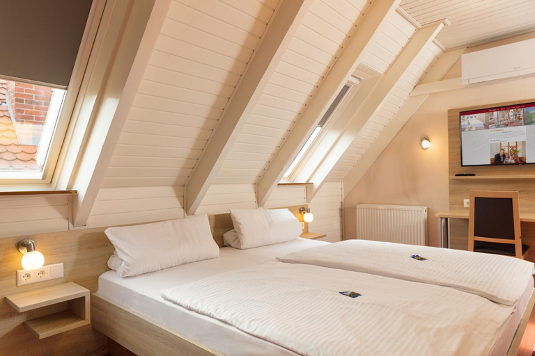 Bedroom 3, Hotel-Restaurant Straussen, Donau-Ries