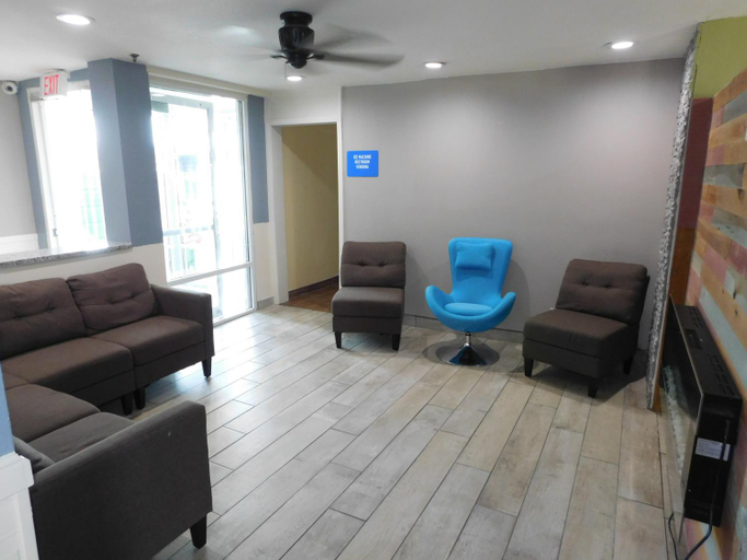 Public Area 2, Days Inn by Wyndham West Des Moines / Clive, Polk