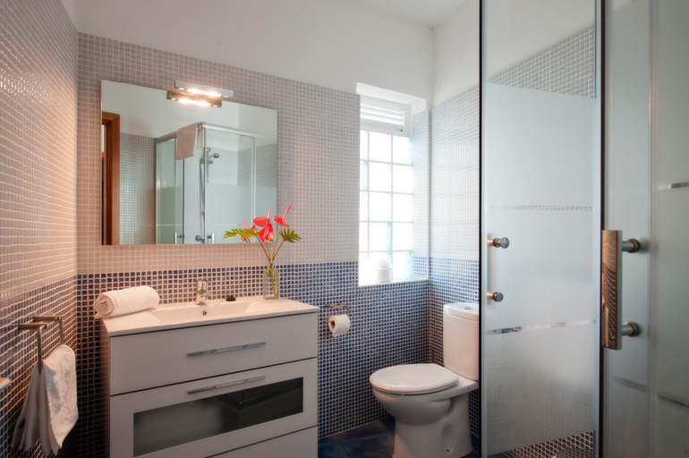 Bathroom 2, Apartamentos Adjovimar, Santa Cruz de Tenerife