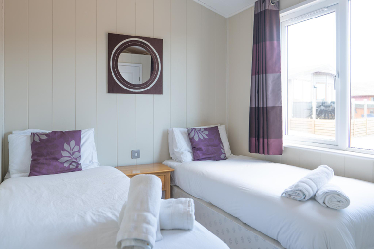 Bedroom 1, 54 Meadow View, Devon
