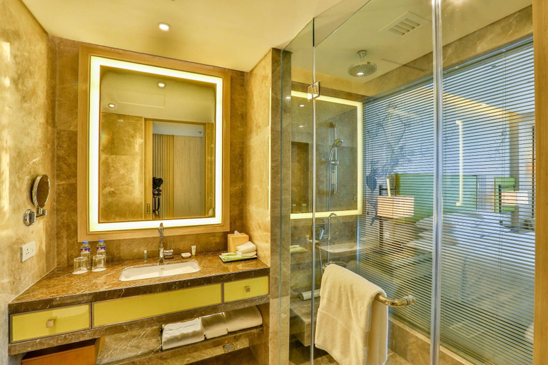Bathroom 5, Courtyard by Marriott Iloilo, Iloilo City