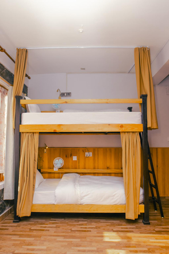 Bedroom 3, Roamers Inn - Hostel, Gandaki