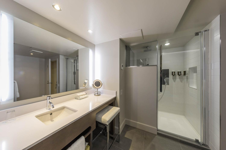 Bathroom 4, Hotel & Suites Normandin Quebec, Communauté-Urbaine-de-Québec