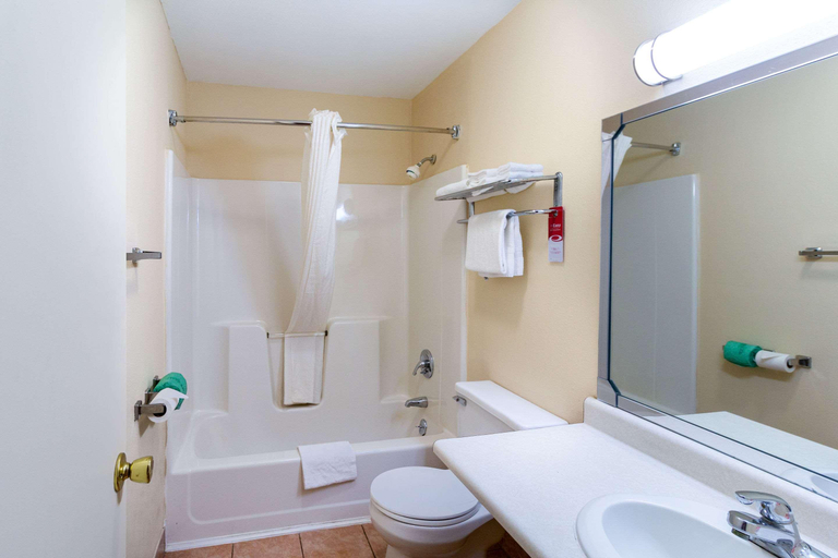 Bathroom, SureStay by Best Western Massena, Saint Lawrence