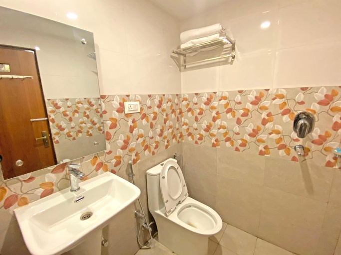 Bathroom 2, Hotel Nilakantha, Bagmati