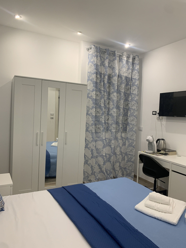 Bedroom 4, Maryam23, Syracuse