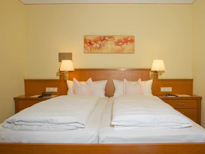 Bedroom 4, Hotel Pension Fent, Passau