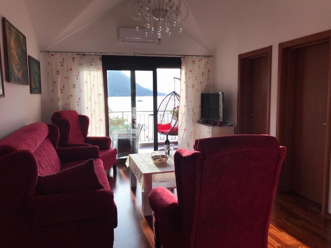 Others 3, Apartments Dijana