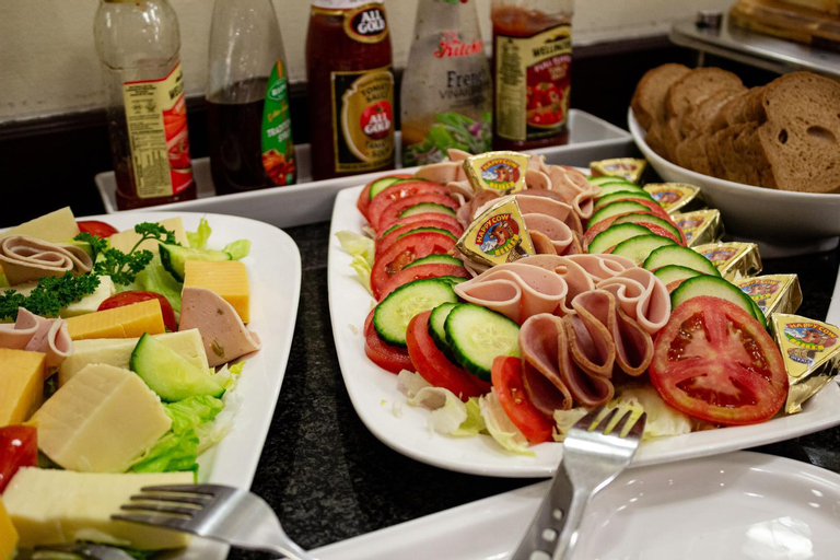 Food & Drinks 8