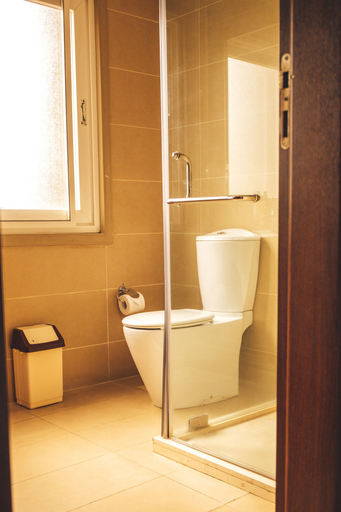 Bathroom 4, Roots Hotel Apartment, Accra